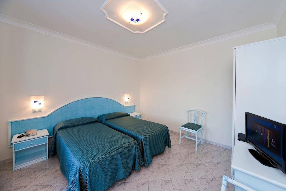 Hotel Bellevue Benessere & Relax Ischia Exterior photo
